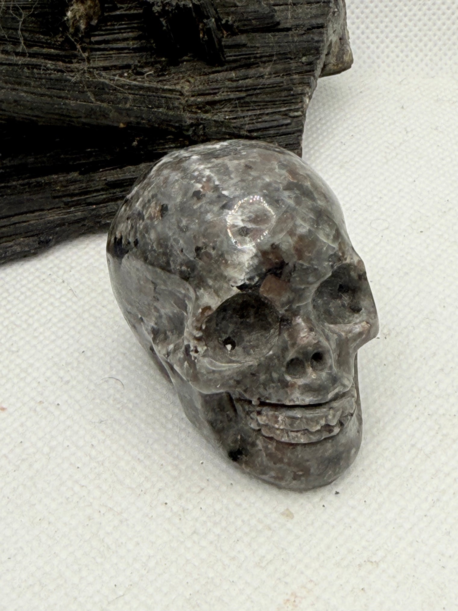 Yooperlite UV Reactive Skull 2 inch