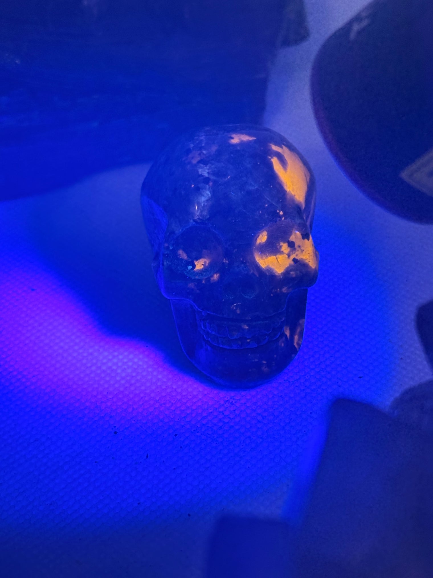 Yooperlite UV Reactive Skull 2 inch