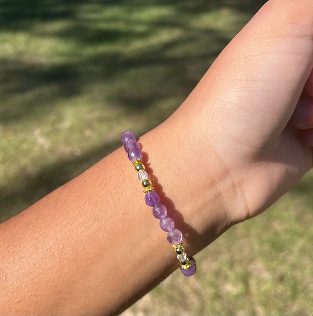 This Amethyst bracelet has 18kt gold plated beads and authentic Swarovski Crystals that add a touch of elegance!